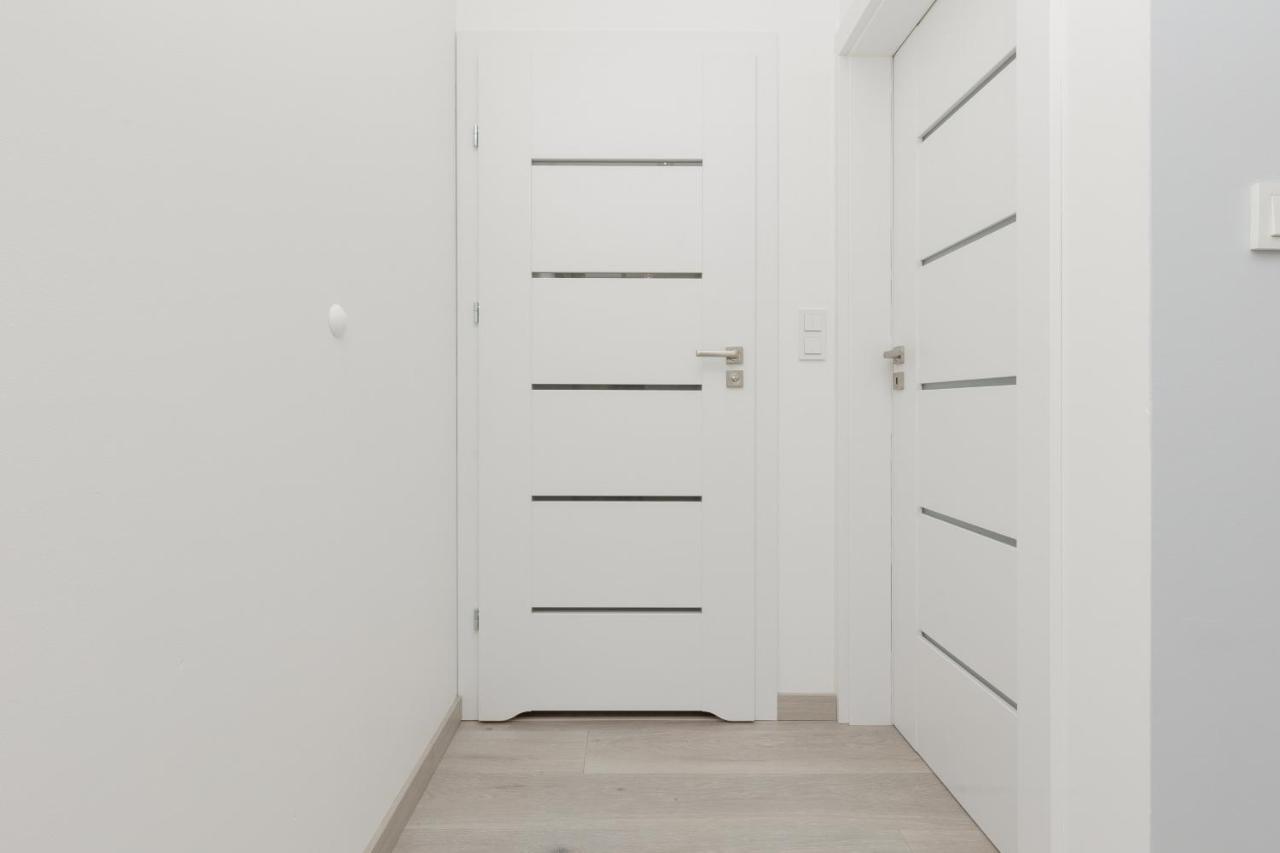 Cozy Apartment With Parking Bakalarska By Noclegi Renters Варшава Экстерьер фото